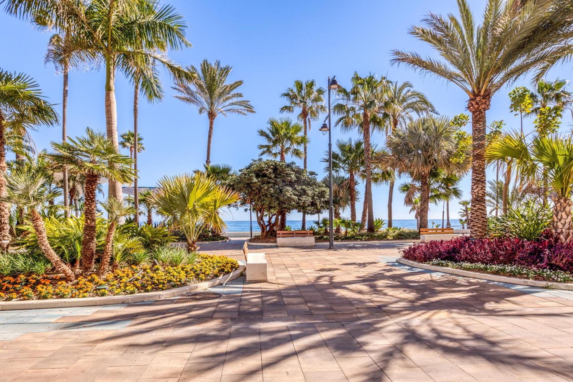 Hanami Plaza Abc Estepona Extérieur photo